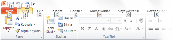 Tuş İpuçlarına Giriş PowerPoint 2010, farenizi kullanmadan görevleri hızlı şekilde gerçekleştirebilmeniz için, Tuş İpuçları adı verilen şerit kısayolları sağlar.