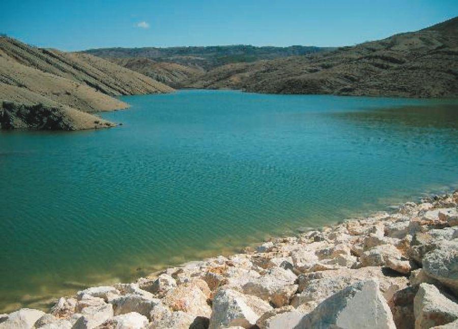 70 Burdur Gelişim Planı BURDUR-TEFENNİ YAYLAKÖY GÖLETİ VE SULAMASI PROJESİ Burdur-Tefenni Yaylaköy Göleti ve Sulaması Projesi kapsamında ( 1800 da ) dekar arazinin Sulaması sağlanacaktır.