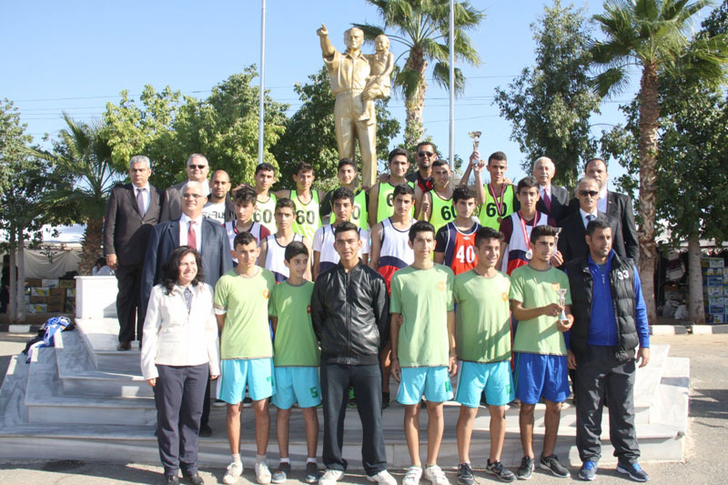 27 Aralýk 2014 Cumartesi 19 Atatürk koþularýnda dereceye girenlere ödülleri verildi Ýskele'de düzenlenen 27 Aralýk Atatürk Koþularý'nda dereceye girenlere ödülleri törenle verildi.