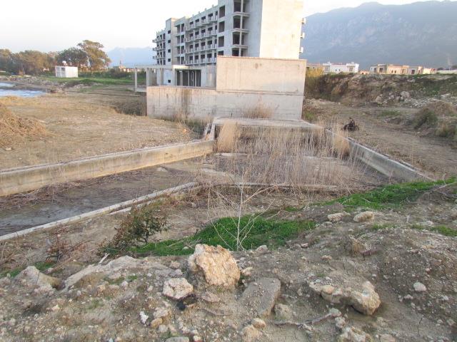 Projenin Geneline İlişkin Özet Bilgi Otel Binası, otel deniz kenarında bulunan 11/3/1 nolu parsel üzerinde yer almaktadır. (Foto 1-2) Otelin bulunduğu parsel 11500 m 2 büyüklüğündedir.