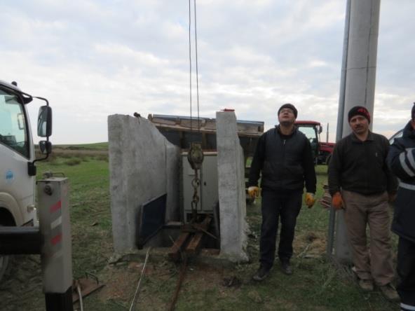 2014 tarihinde 1,2 kw, 100 hm 3lt/sn dalgıç pompa toplama deposuna indirilerek çalışır duruma getirildi. Sene içinde köye 7 defa gidildi. Şamandıra ve flatör şalter ayarları yapıldı. 12.06.