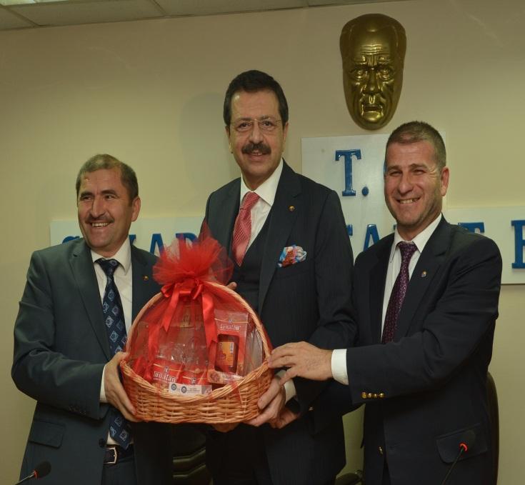 Eski Sanayi Bakanı Ali Coşkun ve SATSO Eski Yönetim Kurulu Başkanı Erol Öztürk borsamızı ziyaret etti.