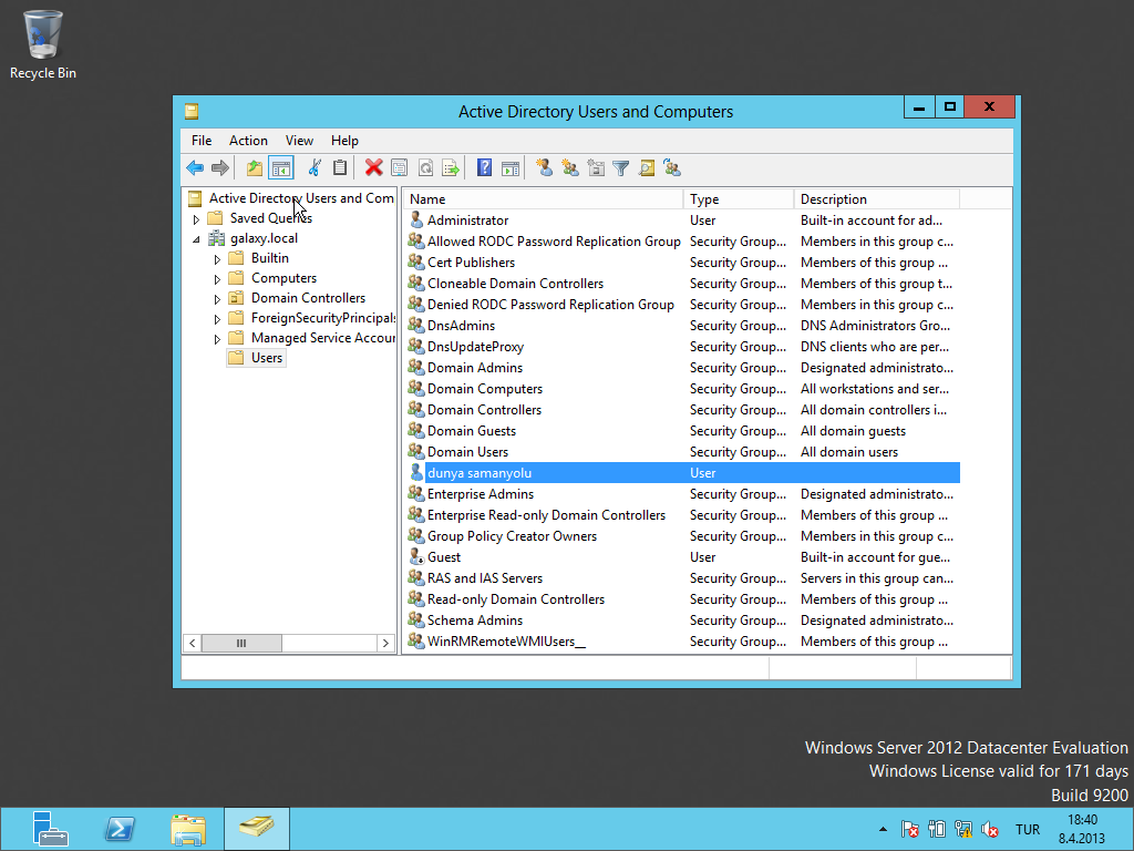 Resim 2.6: Active Directory Users and Computers Penceresi 2.1.2. Active Directory de Grup Hesabı Oluşturma Gruplar AD de aynı amaca yönelik kullanıcı, bilgisayar vb.