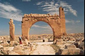 Erken İslam Dönemi, Emeviler ve İspanya ile Kuzey Afrika da Mimari Emeviyye (Ümeyye) Camii Emeviyye (Ümeyye) Camii nin Planı Harran Ulu Camii ham kaynağı olmuştur.