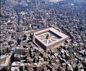 Abbasi ve Fatımi Devirlerinde Mimari Şiraz Cami-i Atik Fahrac Cuma Camii Nain Camii Tolunoğlu Ahmet Camii 1966 73 yılları arasında İngiliz-İran Araştırmaları Enstitüsü nden Dr.