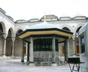 Stilize: Üsluplaştırılmış. Doğadaki formların belli bir üslubun ya da tekniğin gereği sadeleştirilmiş şekli. Stilize çiçek motifidir. Stucco (Stuk): Alçı yoğunluklu süsleme tekniği.