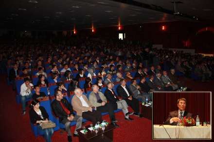 Konuşmacı; dinleyicileri sıkıcı ve bıktırıcı söz ve tavırlardan uzak durmaya özen göstermelidir.