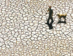 Kuraklık, yarattığı tüm sonuçlarıyla bir süreğen travmadır. Su kesintileri ve sonrasında yaşananılar bunun ilk habercileridir. Süreğen travmanın etkileri ve seyri de farklı olmaktadır.