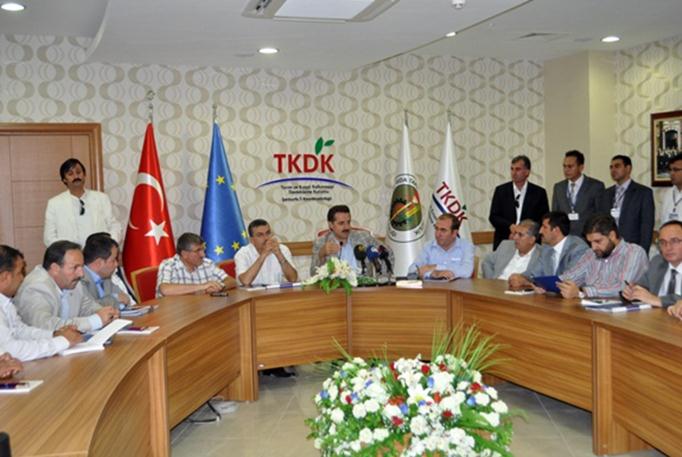 BAKAN ÇELİK URFA DA TKDK Şanlıurfa İl Koordinatörlüğü İl koordinatörlüğüne üçüncü ve dördüncü başvuru çağrı dönemlerinde başvuran ve sözleşme imzalamaya hak kazanan dokuz proje sahibinin