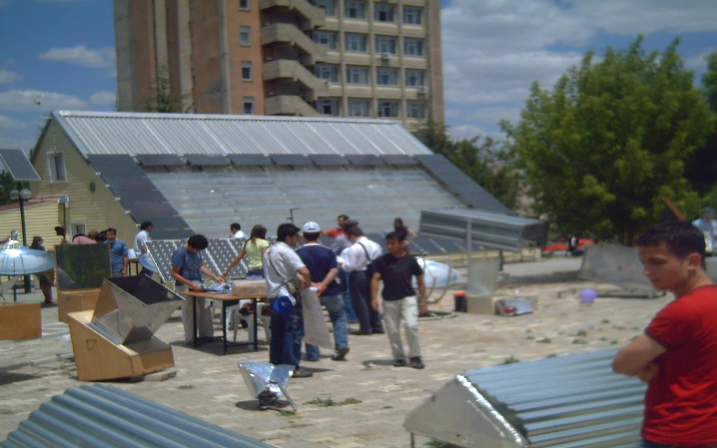 Yeni ve Temiz Enerji grubunun sosyal etkinlikleri Güneş enerjisiyle yemek