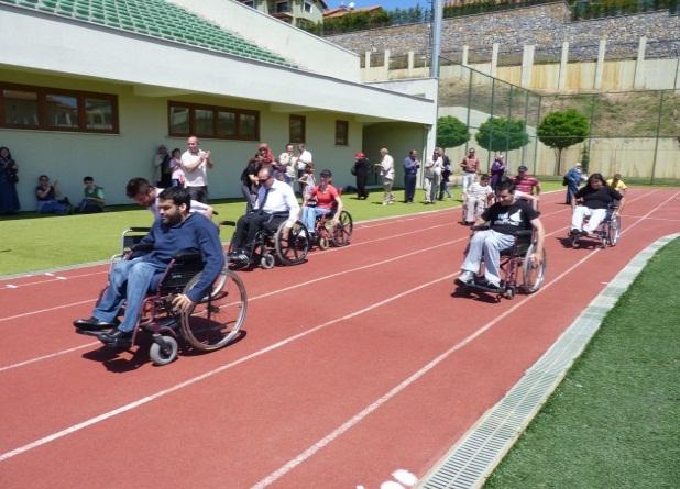 Sosyal Manevi Bakım Hizmetleri İlçemizde bulunan engelli, bakıma muhtaç ve yaşlı vatandaşlarımıza maddi -manevi ihtiyaçlarının karşılanması amacıyla; Engelli vatandaşlarımızın hastane ve diğer kamu