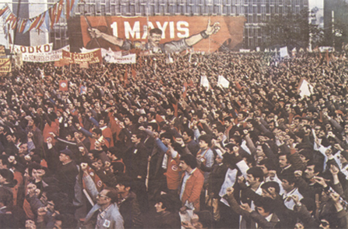 1 Mayıs TAKSİM 30 YIL SONRA YENİDEN 1 MAYIS ALANI 1 Mayıs İşçi Bayramı tüm Türkiye de etkinliklerle kutlanırken, 1 Mayıs 1977 de öldürülen 36 kişinin anısına Taksim Meydanı nda toplananlar yoğun bir