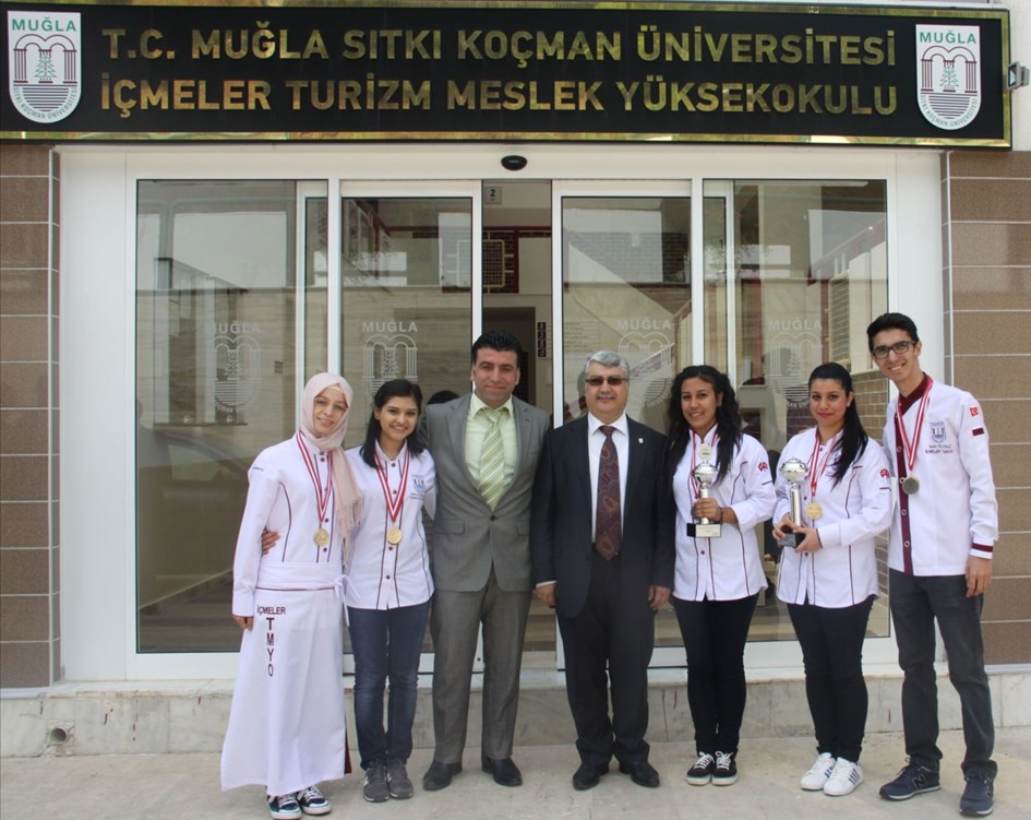 İ Ç M E L E R T U R İ Z M M E S L E K Y Ü K S E K O K U L U B Ü L T E N İ S A Y F A 3 Yüksekokulumuz Manavgat taki Aşçılık Yarışmasında Ödüle Doymadı 13-15 Nisan 2013 tarihleri arasında Antalya