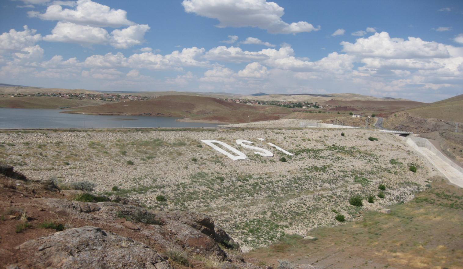 10 Nevşehir Gelişim Planı İlde kısa Vadede 2014 yılında 2 adet sulama ve 2 adet taşkın koruma tesisinin tamamlanması sağlanacak ve bu işlerle 6.