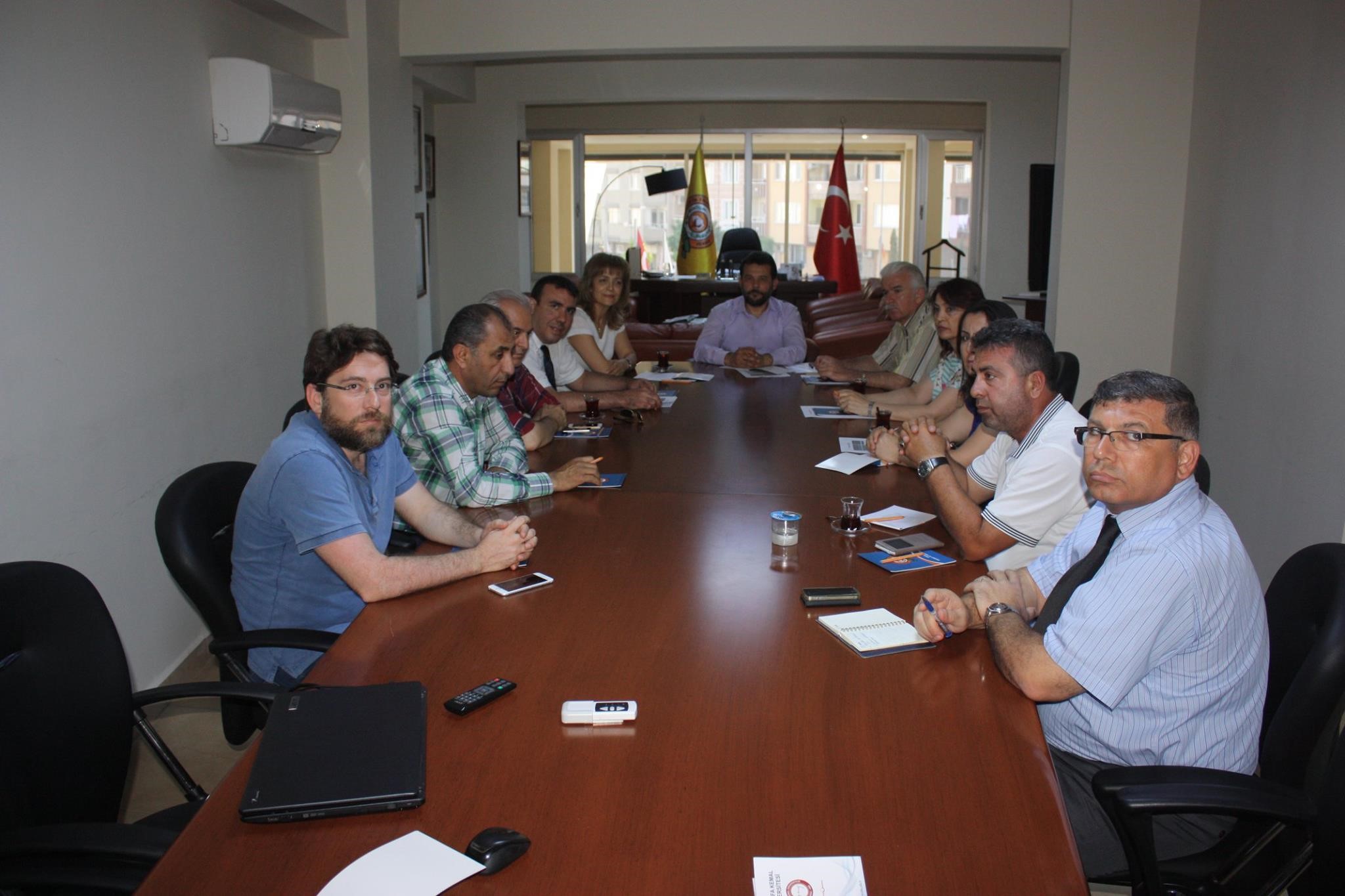 Hatay Büyükşehir Belediyesi Kent Konseyi Başkanı Nevide Kimyon, Kent Konseyi Genel Koordinatörü Fehim Dede ve Kent Konseyi Genel Sekreteri Mehmet Bozkurt ile odamızda bir toplantı gerçekleştirdik.