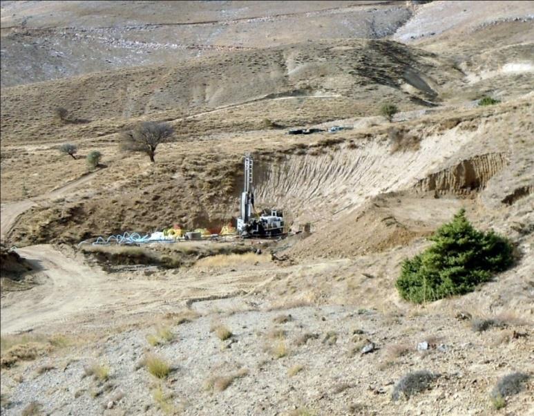 Lidya-Alacer JV ler Erzincan - Karakartal Saha Özellikleri Konum: Çöpler in 12 km güneydoğusu Cevher: Cu-Au