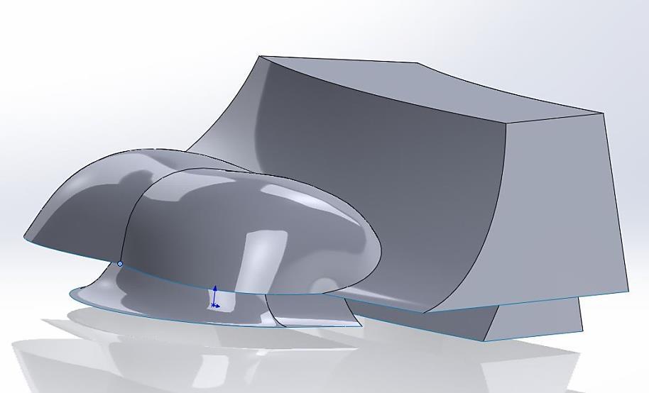 Taban profillerini de oluşturduktan sonra yüzeylerin örülmesi işlemine geçilir (Şekil 3.72). Burada SolidWorks yüzey komutları kullanılır. SolidWorks komut yöneticisinde yüzey komutlarına geçilir.