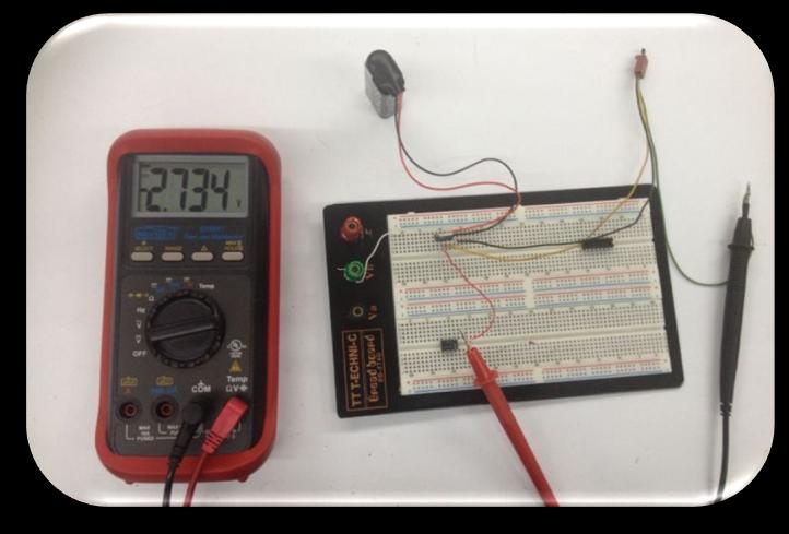 elektromıknatıs olarak iki bobin kullandık ve bobinlerin birbirleri ile ve güç kaynağı ile bağlantılarını yaptık. Bobinlere güç kaynağı yardımıyla akım vererek manyetik alan oluşmasını sağladık.