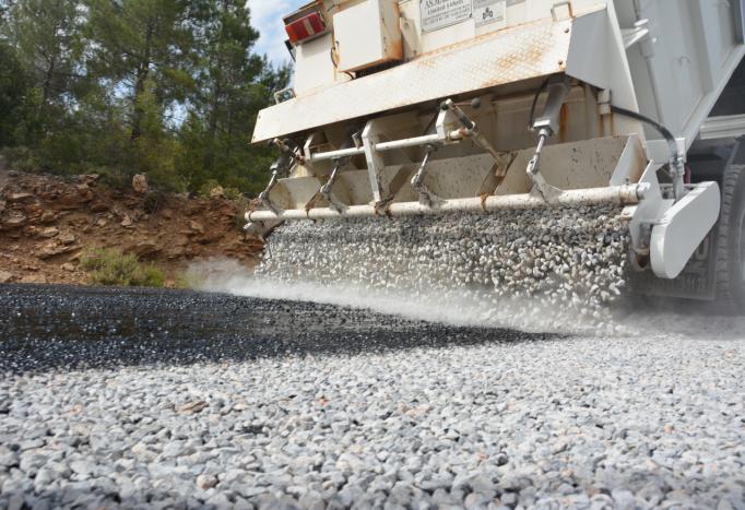 Güvenli Yollar temasıyla Fen İşleri Dairesi, asfaltı olmayan kırsal bölgelere 415