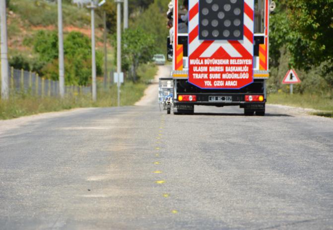 Güvenli Yollar temasıyla Ulaşım Dairesi 1 yılda; 130 Km yol çizgi