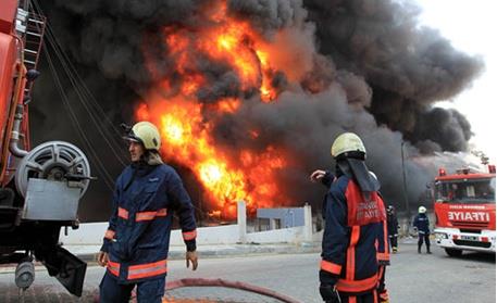 SANAYİ YANGINLARI 07 AĞUSTOS 2012 Tuzla'da boya fabrikasında çıkan yangında, çok sayıda itfaiye ve