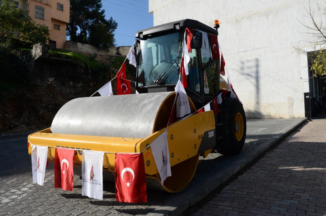 NECİP FAZIL KISAKÜREK MAHALLESİ KALDIRIM YAPIMI BİTMEDEN ÖNCEKİ HALİ NECİP FAZIL KISAKÜREK MAHALLESİ KALDIRIM YAPIMI BİTİM HALİ HACI