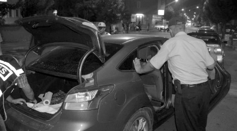 Suludere'den otopark tepkisi CHP Merkez Ýlçe Baþkaný Ali Rýza Suparselinde otopark bulunmadýðý için cadde ludere, Gazi ve Ýnönü Caddesi'nde yol kenave sokaklardaki genel otopark alanýndan rýna park