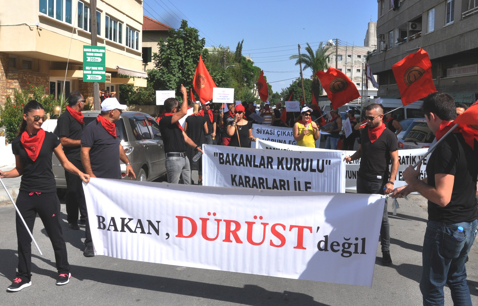 sayfada Kalaþnikoflu saldýrý ile ilgili olarak Savoy Hotel'den hayret uyandýran açýklama Saldýrý otele deðilmiþ Savoy Hotel yönetimi otele yapýlan silahlý saldýrýyla ilgili yazýlý bir açýklama