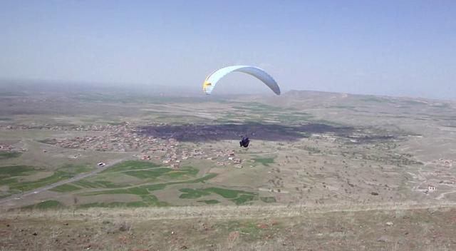 Resim 4 Ekecik Dağı Resim 5 Mahmatlı Tepesi Sportif Olta Balıkçılığı: Ankara Kırşehir Aksaray sınırında bulunan Hirfanlı Baraj Gölü ile bölgede bulunan Çiftevi Göleti,