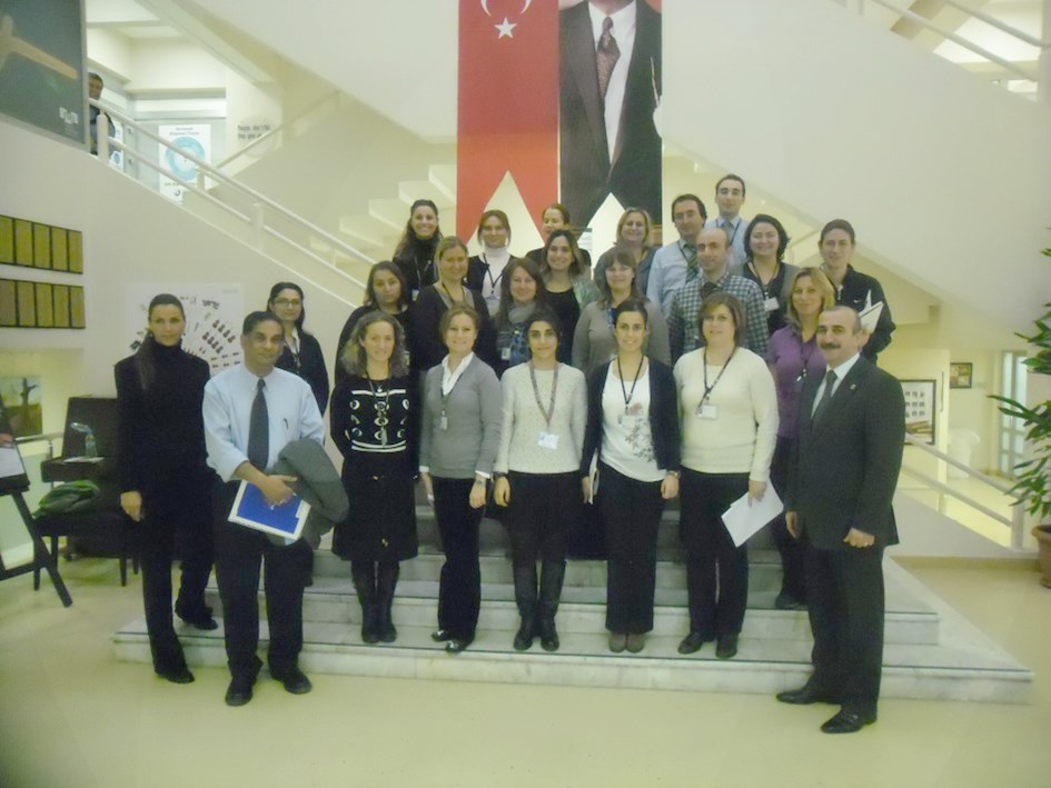 Eğitimin birinci bölümünde TOK un ne olduğu ve IB için önemi üzerinde durulmuş, her öğretmen kendi branşının TOK ile nasıl ilintili olduğu/olacağı konusunda bilgilendirilmiştir.