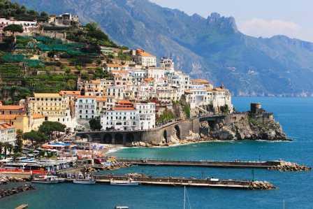 İtalya nın Doğa Harikası Amalfi Kıyıları Türk Hava Yolları ile 04-11 Ağustos 2013 / 14-21 Ekim 2013 Napoli Capri - Sorrento 7 gece 8 gün Amalfi'yi anlatmaya nereden başlamalı?