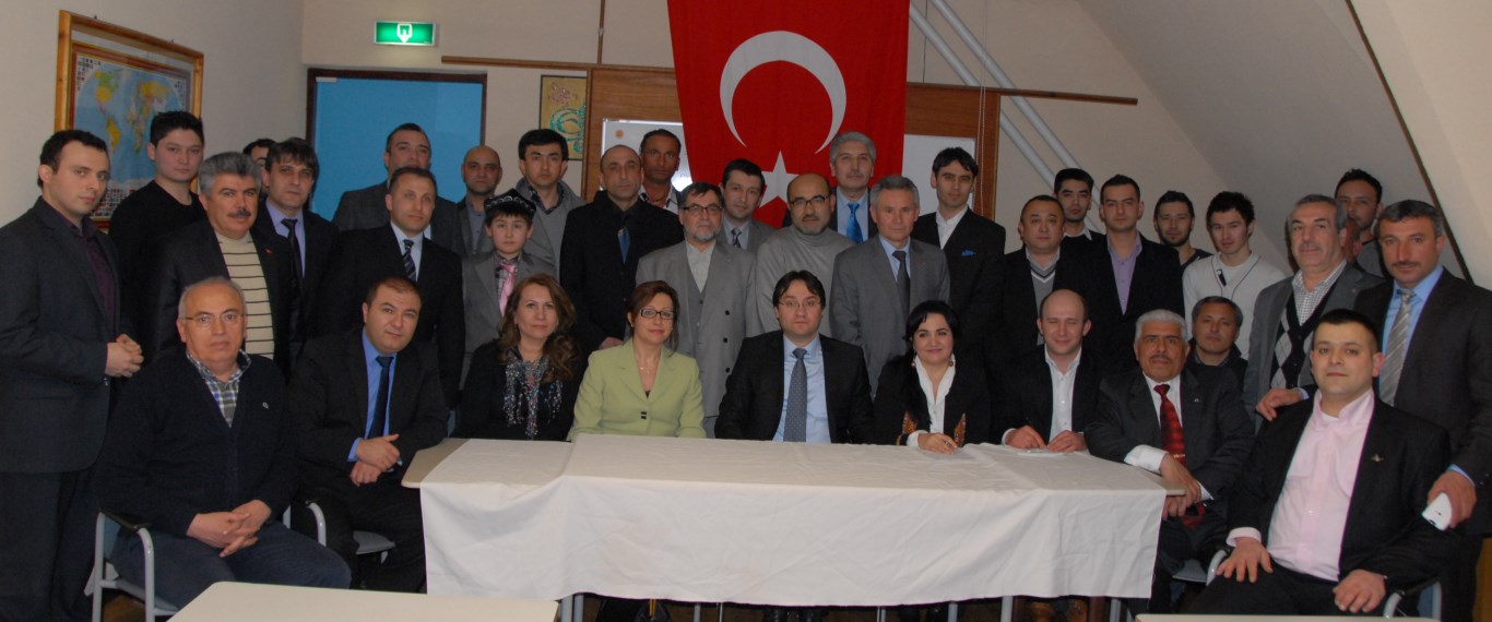 Hollanda Türk Federasyon tarafından ilk defa tertiplenen Nevruz yemeği yoğun bir ilgi ve alaka ile gerçekleşti.