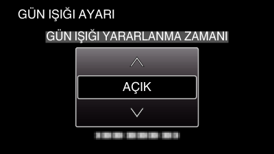 Başlarken Seyahat Ederken Saatin Yerel Saata Ayarlanması SAAT AYARI nın BÖLGE AYARI nda nereye seyahat edeceğini seçip tarih ve saat gösterimini yerel saate değiştirin Geziden döndükten sonra bölge