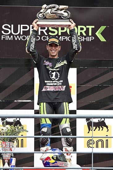 Milli motosikletçimiz Kenan Sofuoğlu, Dünya Supersport Şampiyonası nın 12. ayağı olan Portekiz koşusunu ikinci sırada tamamladı ve sezonun bitimine bir yarış kala şampiyonluğunu ilan etti.