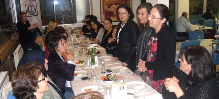 KADIN ÜYELERİMİZLE BULUŞULDU Odamız Yönetim Kurulu ve Ankara Şube Yönetim Kurulu üyeleri, 24 Kasım 2011 tarihinde Ankara Şube üyesi kadın üyelerimizle bir araya geldi.