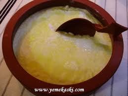 Türk Gıda Kodeksi Fermente Süt Ürünleri Tebliğinde yoğurt, fermentasyonda spesifik olarak Streptococcus thermophilus ve
