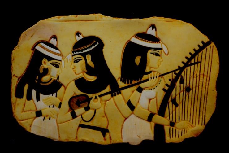 ÇALGICI KIZLAR Boyutlar : 24 x 15,5 cm Fiyatı : 45 TL Yer : Luksor Tapınağı, Mısır Açıklama : Mısır da müzisyenler MÖ 1450