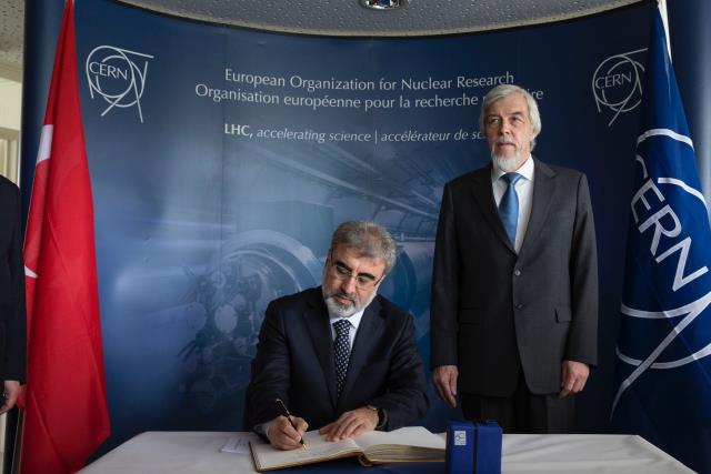 Türkiye ve CERN Türkiye CERN konsey toplantılarına "Gözlemci Statüsünde" katılıyor. İşbirliği Anlaşması 2008 de imzalandı. 2009 CERN üyeliği icin başvuru yapıldı.