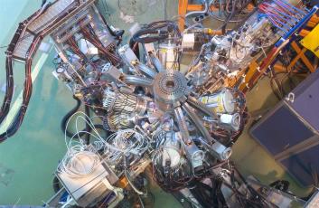 LHC-dışı: OPERA, ISOLDE, CAST Hızlandırıcı: ArGe si için CLIC
