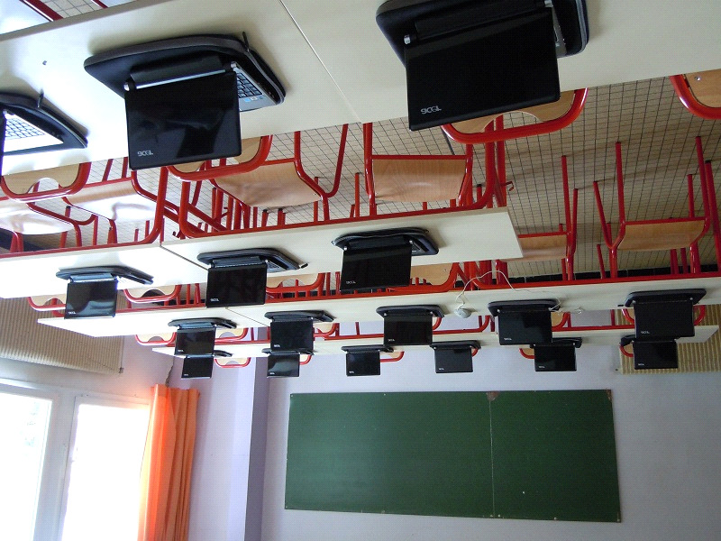 1. ÖRNEK Okulunuzda iki WiFi erişim noktası ve internet erişimi bulunuyor. Bu örnekte okulun aynı ekipmana sahip birden fazla sınıfı var.
