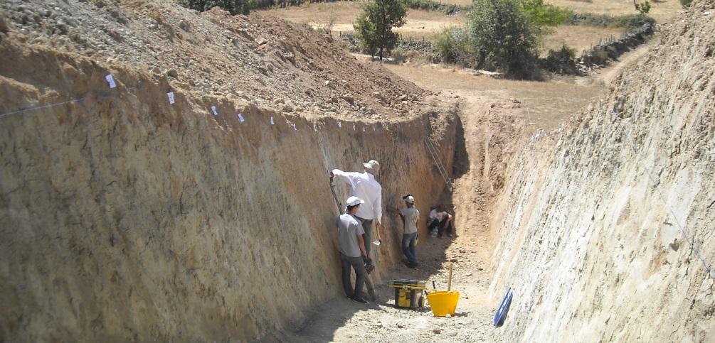 Türkiye Diri Fay Veri Tabanı 2004 2012 yılları arasında Türkiye