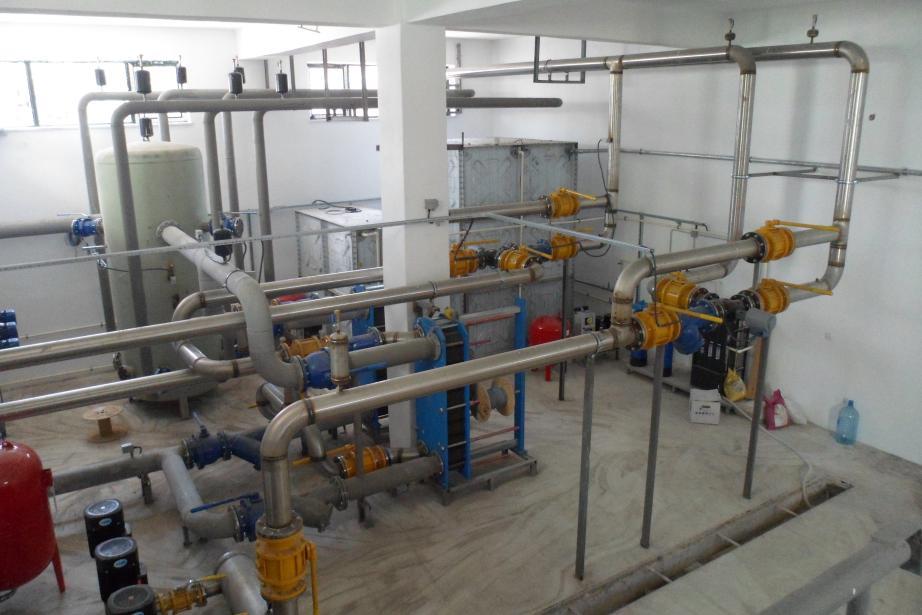 Su soğutma sistemi CHILLER 1 CHILLER 2 CHILLER 3 COOLING TOWER EMITTER / COLLECTOR Auxullary Input/Output Radyoaktif olamayan bölge HEAT EXCHANGER EQUIPMENT Radyoaktif bölge Su soğutma sistemi Güç