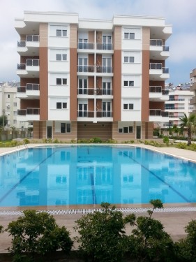 Antalya Konyaaltı Liman Mahallesinde Residence Sitede Eşyalı Kiralık Daireler Günlük-Kiralık - Residans 470 109 m2 Antalya / Konyaaltı Oda Sayısı : 2 Salon Sayısı : 1 Banyo Sayısı : 1 Yapının Şekli :