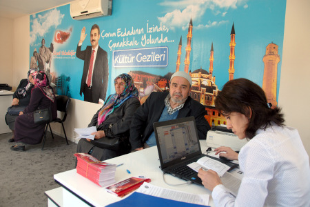 Sitem dolu Bir Yol Hikâyesi MUSTAFA DEMÝRER/ HABER-YORUM Bu yýl Çanakkale yi 000 kiþi ziyaret edecek.