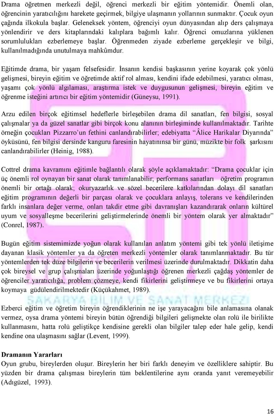 Öğrenci omuzlarına yüklenen sorumlulukları ezberlemeye başlar. Öğrenmeden ziyade ezberleme gerçekleşir ve bilgi, kullanılmadığında unutulmaya mahkûmdur. Eğitimde drama, bir yaşam felsefesidir.