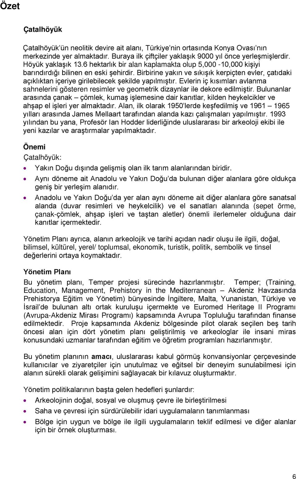 Birbirine yakın ve sıkışık kerpiçten evler, çatıdaki açıklıktan içeriye girilebilecek şekilde yapılmıştır.