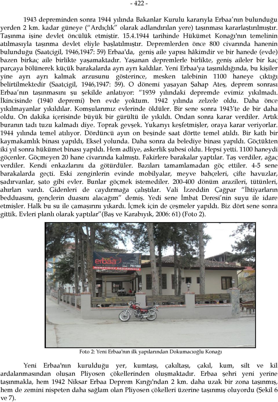 Depremlerden önce 800 civarında hanenin bulunduğu (Saatçigil, 1946,1947: 59) Erbaa'da, geniş aile yapısı hâkimdir ve bir hanede (evde) bazen birkaç aile birlikte yaşamaktadır.