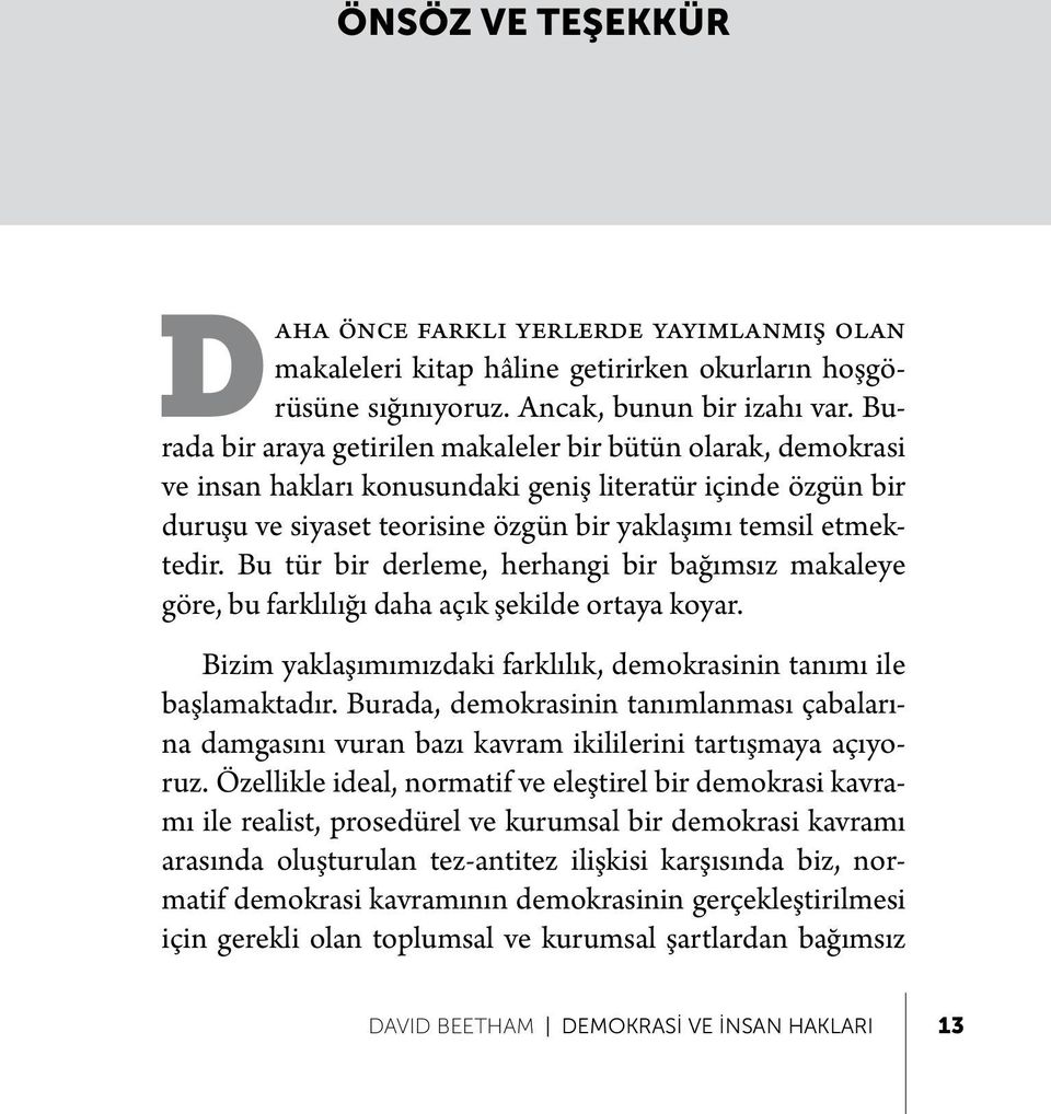 Bu tür bir derleme, herhangi bir bağımsız makaleye göre, bu farklılığı daha açık şekilde ortaya koyar. Bizim yaklaşımımızdaki farklılık, demokrasinin tanımı ile başlamaktadır.