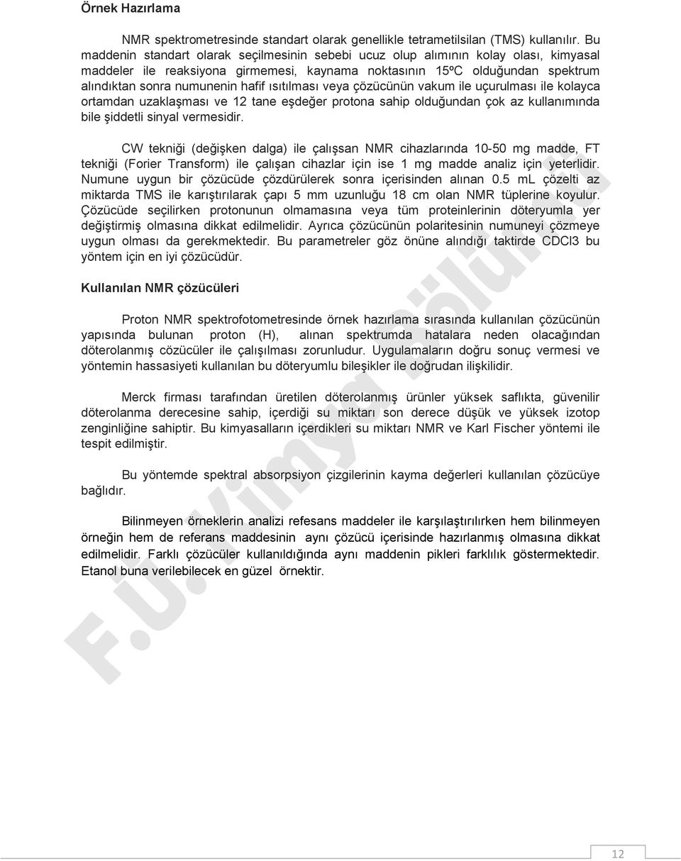 hafif ısıtılması veya çözücünün vakum ile uçurulması ile kolayca ortamdan uzaklaşması ve 12 tane eşdeğer protona sahip olduğundan çok az kullanımında bile şiddetli sinyal vermesidir.