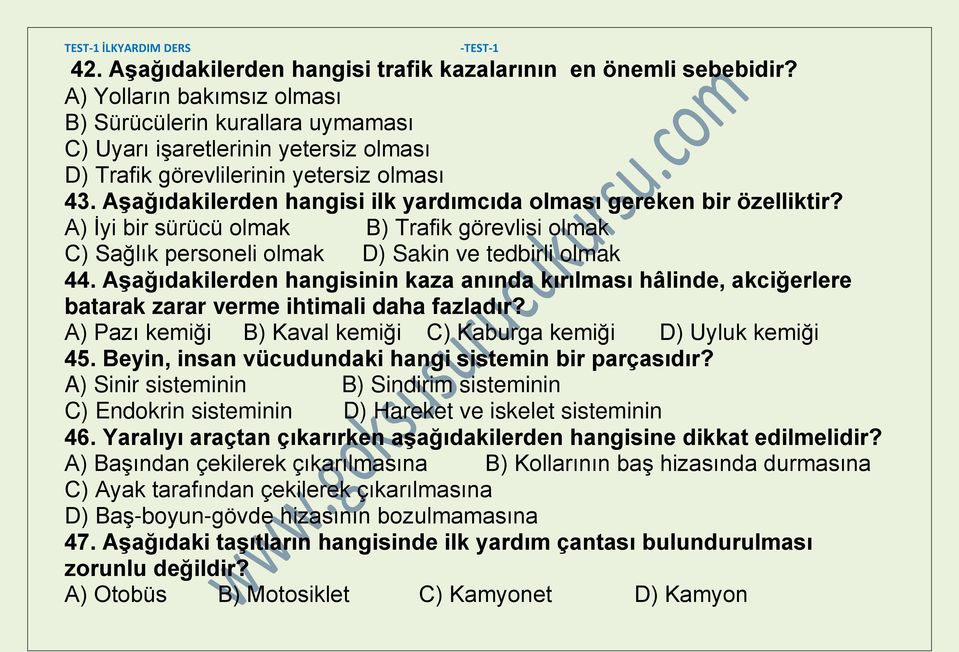 Aşağıdakilerden hangisi ilk yardımcıda olması gereken bir özelliktir? A) İyi bir sürücü olmak B) Trafik görevlisi olmak C) Sağlık personeli olmak D) Sakin ve tedbirli olmak 44.